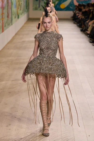 Look 64